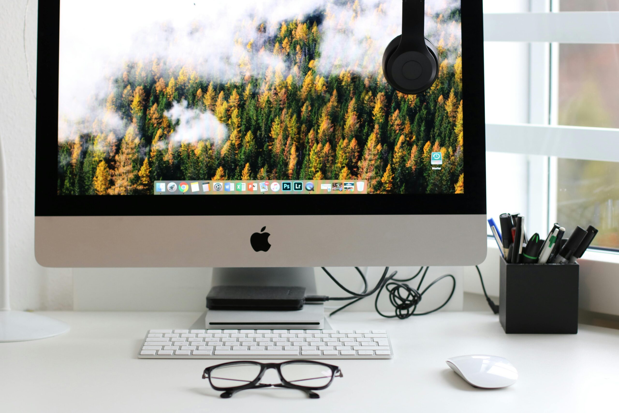 Featured image for “10 Awesome Ways to Customize Your Desktop Layout”